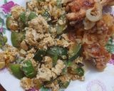 Foto del paso 3 de la receta: Alitas encebolladas con zapallito revuelto