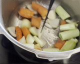 Foto del paso 3 de la receta: Caldo de verduras (que luego congelo)