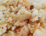 Foto del paso 2 de la receta: Gambones con merluza al ajillo