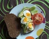 Foto del paso 4 de la receta: Sándwich de aguacate y huevo