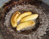 Foto langkah ke 2 dari resep Pisang Goreng Toping meses coklat.