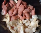 Foto langkah ke 3 dari resep Sosis jamur saos tiram.