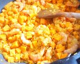 Une image de l'étape 4 de Risotto potimarron et crevettes.