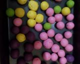 Foto langkah ke 4 dari resep Klepon Pelangi isi Gula Merah.