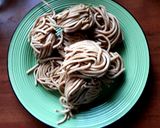 Foto del passaggio 4 della ricetta Spaghetti alla chitarra con pesce spada