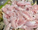 Foto del paso 4 de la receta: Contramuslos en salsa de setas y champiñón