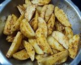 બેકડ પોટેટો વેજીસ (Baked potato wedges recipe in Gujarati) રેસીપી સ્ટેપ2ફોટો