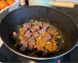 Foto del paso 4 de la receta: Tajine de ternera marroquí con manzanas caramelizadas y garbanzos