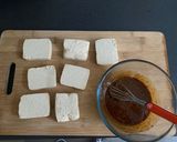 Une image de l'étape 1 de Tranches de tofu marinées et panées à l'asiatique.