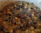 Foto del paso 5 de la receta: Garbanzos con setas, longaniza y queso