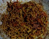 Foto langkah ke 6 dari resep Mie Goreng Pedas.