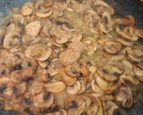 Foto del paso 3 de la receta: Ñoquis en salsa de champiñones al toque de mostaza al estragón