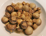 Foto del paso 4 de la receta: Pincho de Champiñones en su salsa