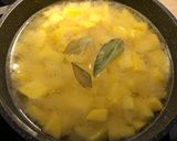 Tejfölös burgonyafőzelék recept fázis 1 fotója