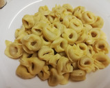 Foto del paso 1 de la receta: Tortellini con salsa de roquefort y tomate al orégano 🌿🧀🍅