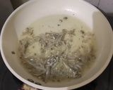 Foto langkah ke 4 dari resep Tumis Teri Daun Singkong.