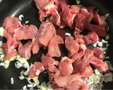 Foto del paso 5 de la receta: Berenjena, cebolla y cerdo con miso