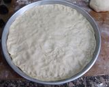Foto del paso 2 de la receta: Pizza casera de jamón y queso con huevos