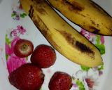 A picture of step 1 of Strawberry & Banana milk shake.