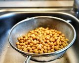 A picture of step 1 of Vegan chickpea-coconut balls.