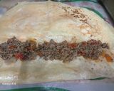 صورة لخطوة 1 من وصفة عيش سورى باللحمه المفرومه والجبنه الموزاريلا🌯