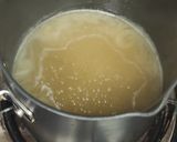รูปขั้นตอนการทำที่ 6 ของ ซุปไก่-ไข่หยอด (Chicken Egg Drop Soup)