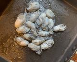 A picture of step 3 of Homemade Oyster Omelet (with Oyster Omelet Sauce Recipe).
