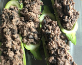 Foto del paso 4 de la receta: Calabacín relleno de carne y champiñones