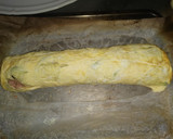 Foto del paso 4 de la receta: Rollo de calabacín con carne picada y queso rallado