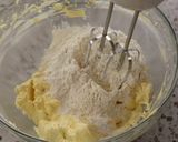 Foto langkah ke 2 dari resep Zebra Butter Cake.