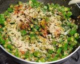 A picture of step 2 of Peanut bhindi masala (okra).