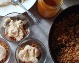 A picture of step 4 of Apple crumble cheesecake cups.