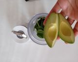 Foto langkah ke 2 dari resep Avocado Spinach Smoothie.