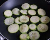 Une image de l'étape 3 de Quiche courgette chèvre.