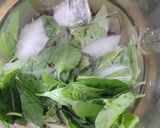 Foto langkah ke 2 dari resep Jus timun kemangi.
