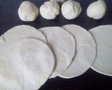Foto del paso 2 de la receta: Masa de empanada árabe