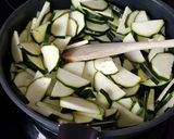 Une image de l'étape 2 de Gratin de courgettes au chèvre.