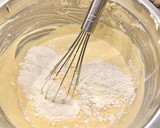 Foto del paso 5 de la receta: Pastel de manzana, pasas y nueces tipo alemán