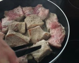 Foto del paso 3 de la receta: Secreto de cerdo a la cerveza negra con frutos rojos