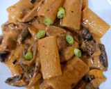 Foto del paso 5 de la receta: Rigattoni en salsa rosa de setas