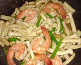 รูปขั้นตอนการทำที่ 4 ของ กุ้งผัดน้ำมันหอย (Stir Fry Shrimp with Oyster Sauce)