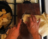 Foto del paso 3 de la receta: Chicharrón Duro en Salsa Roja