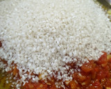 Foto del paso 3 de la receta: Arroz meloso con gambas, sepia y almejas