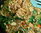 Foto langkah ke 6 dari resep Bihun goreng.