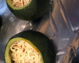 Foto del paso 7 de la receta: Bomba de calabacín relleno de verduras y pollo