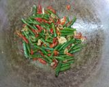 Foto langkah ke 4 dari resep Mie Goreng Pedas Burung Dara💕.