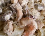 Foto del paso 5 de la receta: Pasta con salsa de camarones, pollo y carne