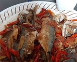 Foto langkah ke 5 dari resep Tumis Ikan Asin Peda.