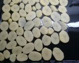 Foto del paso 3 de la receta: Papas al horno con cheddar y verdeo