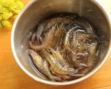 A picture of step 1 of Shaoxing Drunken Shrimp.
